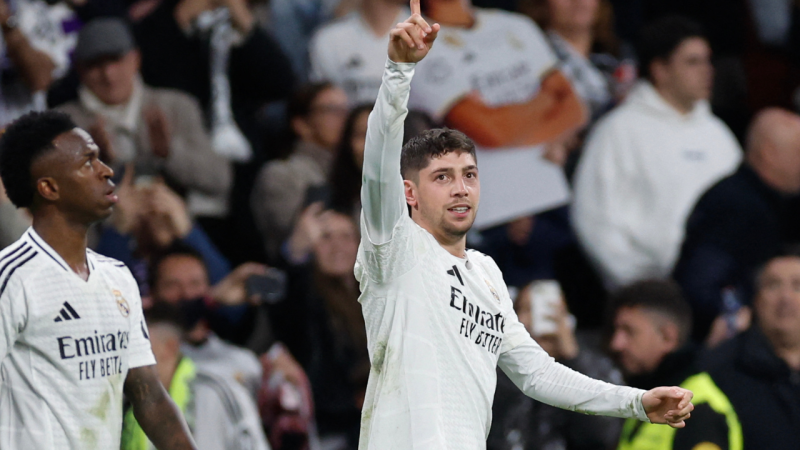 Federico Valverde, mediocampista del Real Madrid, celebra su gol contra Athletic Bilbao, en La Liga de España Federico Valverde, mediocampista del Real Madrid, celebra su gol contra Athletic Bilbao, en La Liga de España