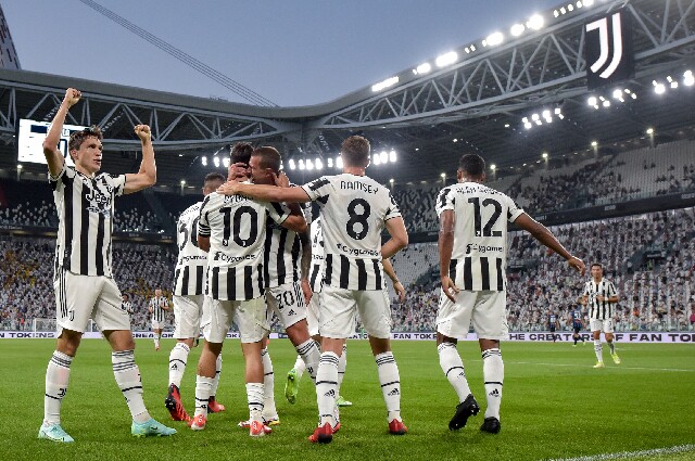 Juventus celebrando un gol, en juego preparatorio