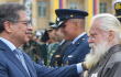 Presidente Petro condecora a exmiembro del M19
