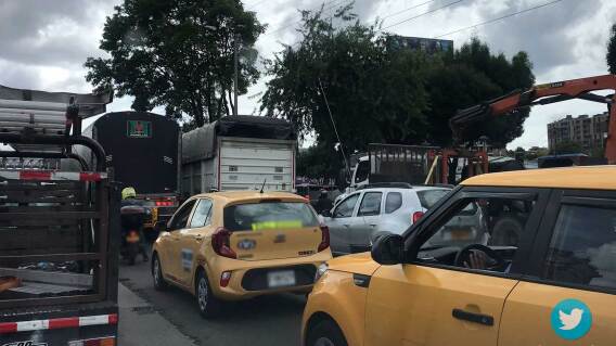 352912_Trancón en la autopista Norte // Foto: Twitter @elcomecaminos 352912_Trancón en la autopista Norte // Foto: Twitter @elcomecaminos