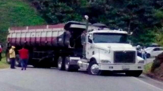 ELN atacó ocho vehículos de carga en vía Ocaña – Cúcuta