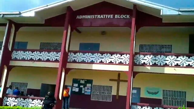 Angustia en Camerún: grupo separatista secuestró a 79 estudiantes de internado Angustia en Camerún: grupo separatista secuestró a 79 estudiantes de internado