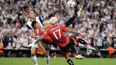 Manchester United luchó hasta el final, pero no pudo revertir el marcador contra Tottenham.