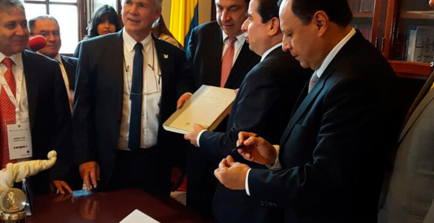 273752_cristo-presenta-acuerdo.jpg