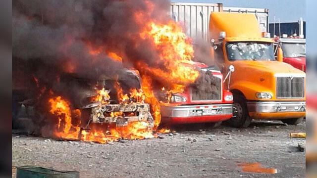 Mientras en Buenaventura quemaban tractomulas, en Bogotá se inició reunión con delegados del paro 