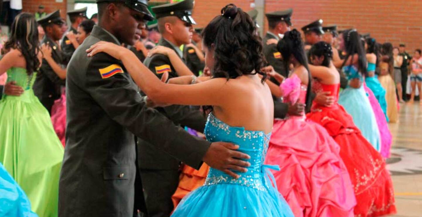 En esta oportunidad la Alcaldía de Medellín unió esfuerzos con el grupo de Protección a la Infancia y Adolescencia de la Policía, para celebrar una fecha tan importante en sus vidas.