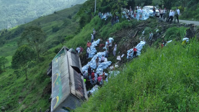 camión accidentado en Valvivia.png camión accidentado en Valvivia.png