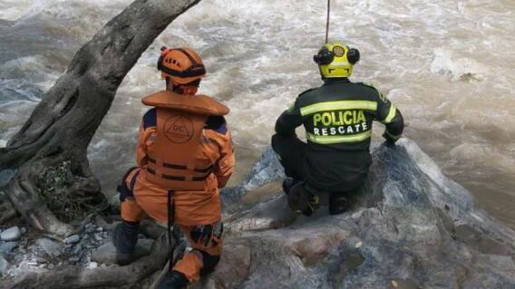 Buscan a hombre que se lanzó borracho a un río en Santander