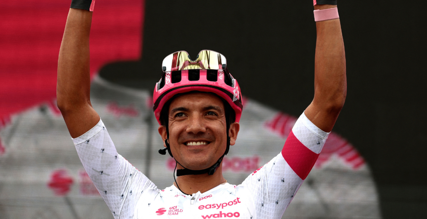 Richard Carapaz, ciclista ecuatoriano del EF Eduaction EasyPost, en medio del Giro de Italia 2025