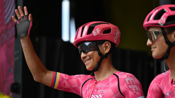 Esteban Chaves, ciclista colombiano del EF Education EasyPost, en el Critérium del Dauphiné 2025 Esteban Chaves, ciclista colombiano del EF Education EasyPost, en el Critérium del Dauphiné 2025