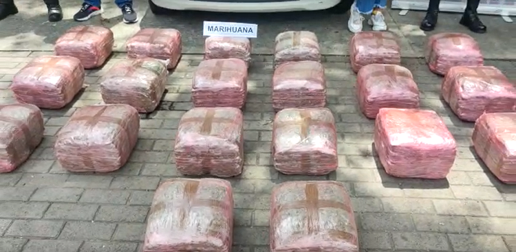 Hallan 100 kilos de marihuana en carro que transitaba por oriente de Cali y en el que iba una pareja 3