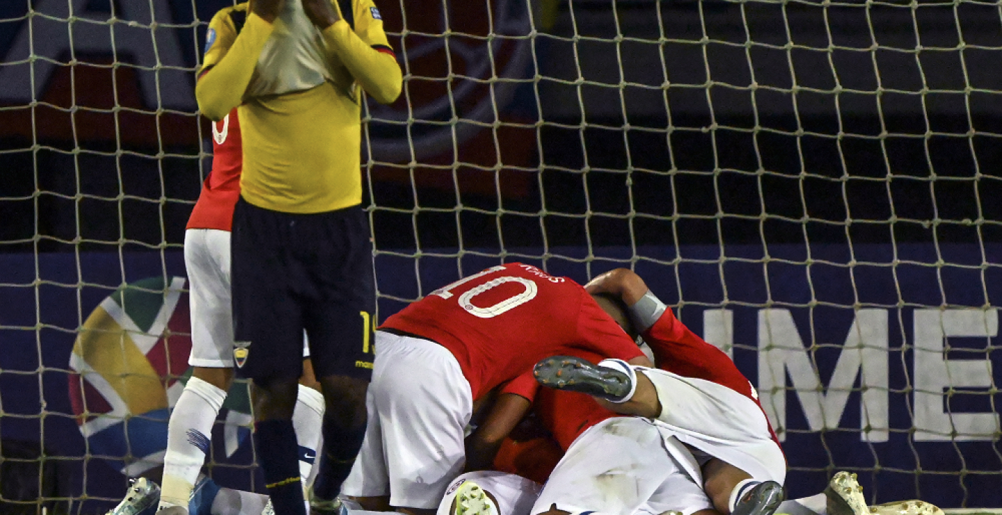353073_BLU Radio. Selección de Chile vs Selección de Ecuador // Foto: AFP