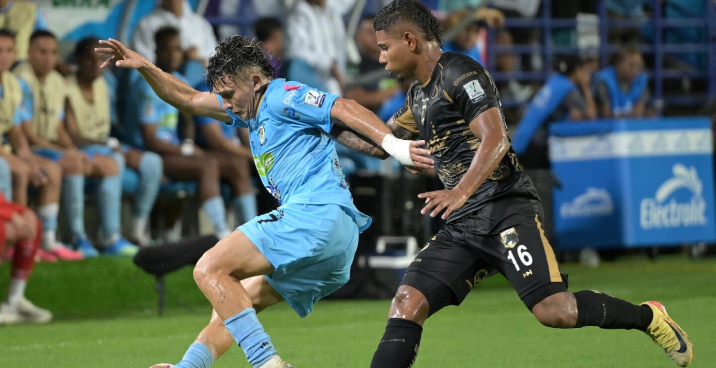 Acción de juego entre Jaguares y Llaneros por Liga BetPlay II-2026.