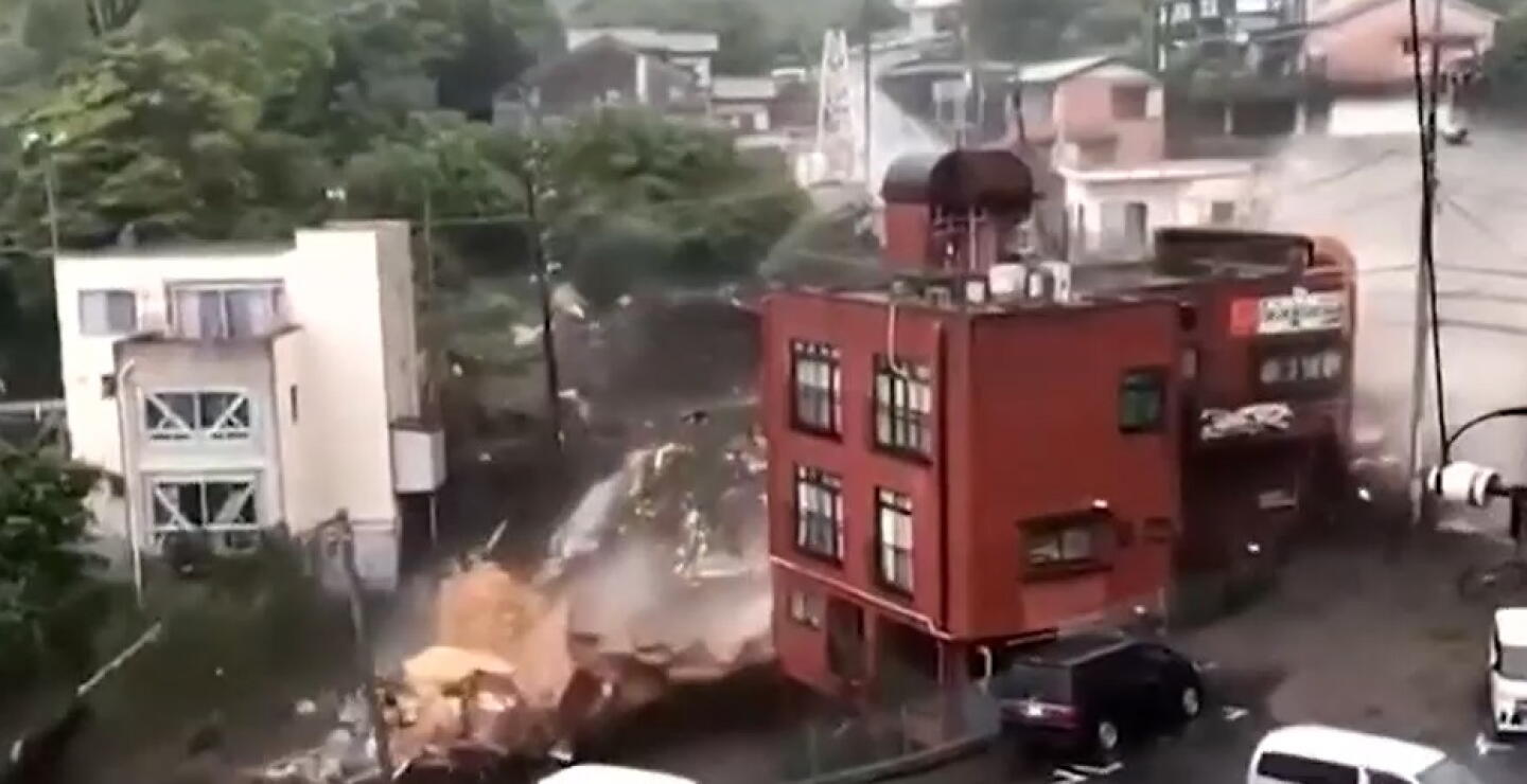Impresionantes imágenes de deslizamiento en Japón: se reportan 4 muertos y 29 desaparecidos