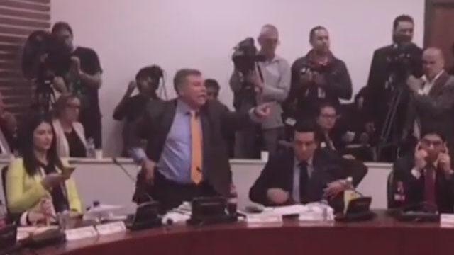 Fuerte discusión en el Congreso durante debate de la reforma política 