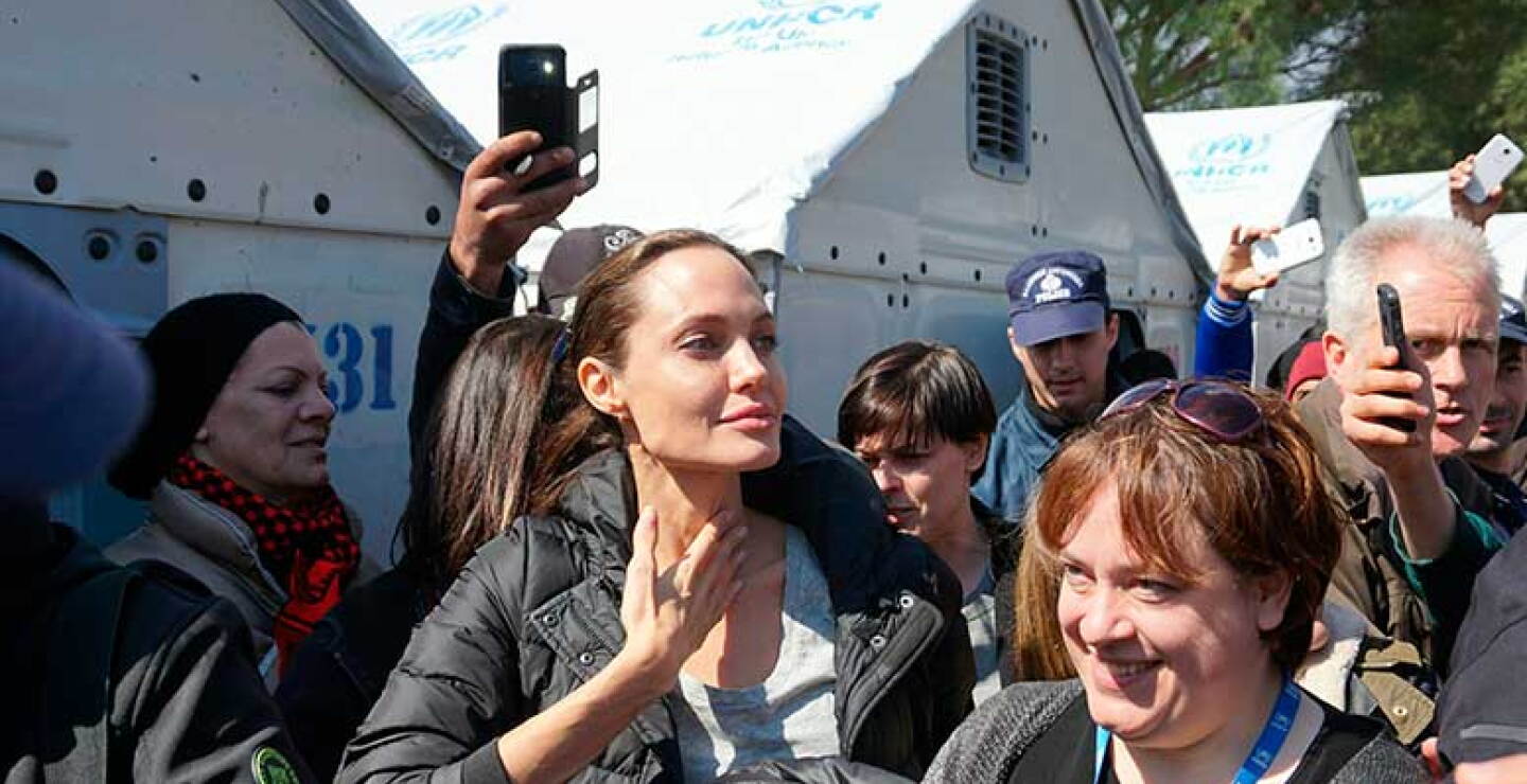 Numerosas celebridades, como el artista chino Ai Weiwei o la actriz estadounidense Susan Sarandon, han visitado los campos de refugiados en Grecia en los últimos meses para solidarizarse con su causa. 