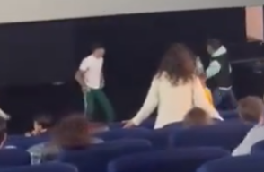 Boxeador noquea a hombre que golpeaba a su pareja