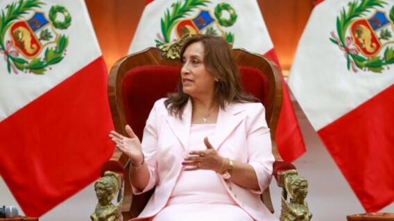 Dina Boluarte, presidenta de Perú, hizo un llamado a la calma y al diálogo a manifestantes Dina Boluarte, presidenta de Perú, hizo un llamado a la calma y al diálogo a manifestantes