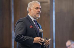 Iván Duque pide apoyo internacional, tras atentado contra Miguel Uribe