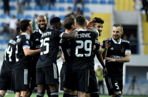 Kevin Medina, jugador del Qarabag, y un festejo de gol con sus compañeros. Kevin Medina, jugador del Qarabag, y un festejo de gol con sus compañeros.