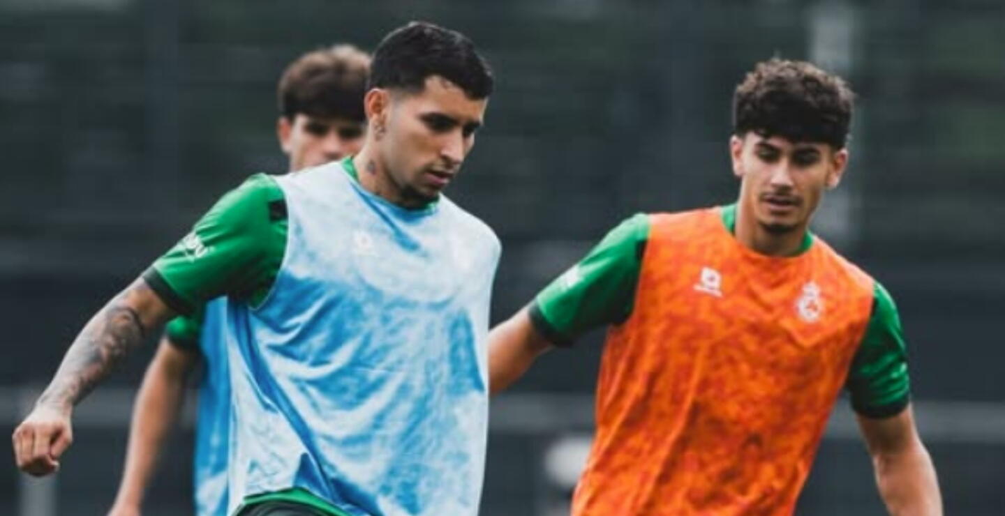 Gustavo Puerta en la vuelta a los entrenamientos con Racing de Santander.