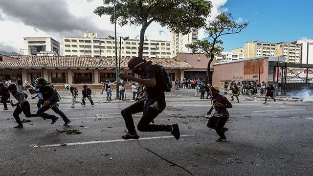Sospechoso sobrevuelo en frontera con Venezuela causa tensión en medio del éxodo de venezolanos Sospechoso sobrevuelo en frontera con Venezuela causa tensión en medio del éxodo de venezolanos