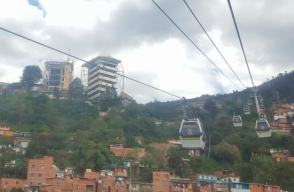 277548_Biblioteca España en el barrio Santo Domingo de Medellín / Foto: Fabio Gómez