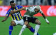 Jaminton Campaz en acción de juego entre Corinthians y Rosario Central por la Copa Libertadores. 