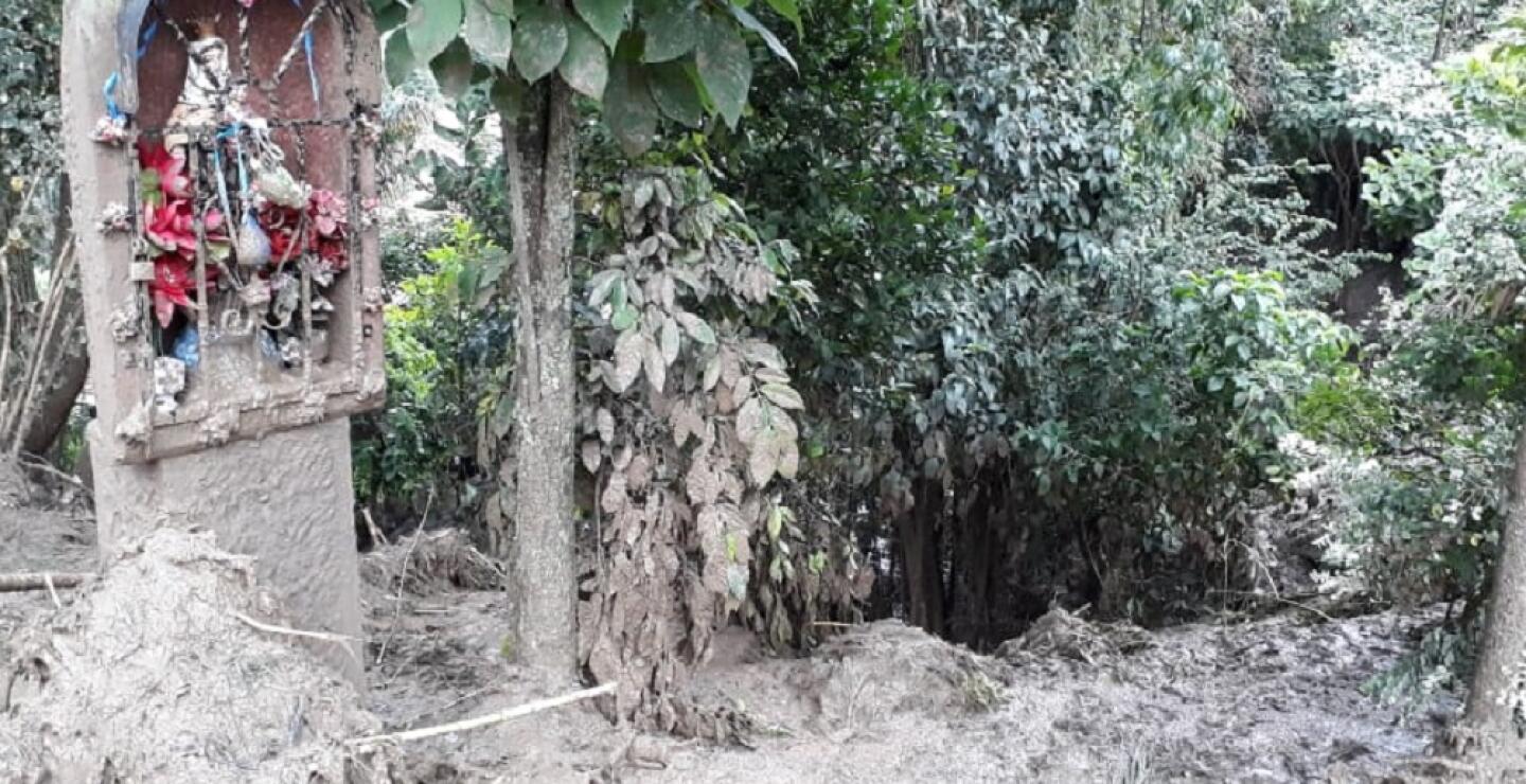 312046_BLU Radio. Avalancha en San Gil / Foto: Blu Radio.