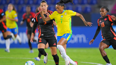 Acción de juego en el duelo entre Brasil vs. Colombia, por la Copa América femenina. Acción de juego en el duelo entre Brasil vs. Colombia, por la Copa América femenina.