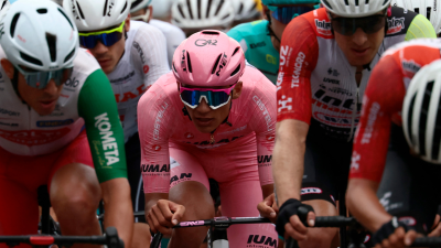 Isaac del Toro, ciclista mexicano del UAE Team Emirates XRG, es el líder de la clasificación general y portador de la 'maglia rosa'