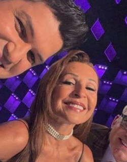 Elder Dayán junto a Amparo Grisales y César Escola en el set del programa Yo Me Llamo