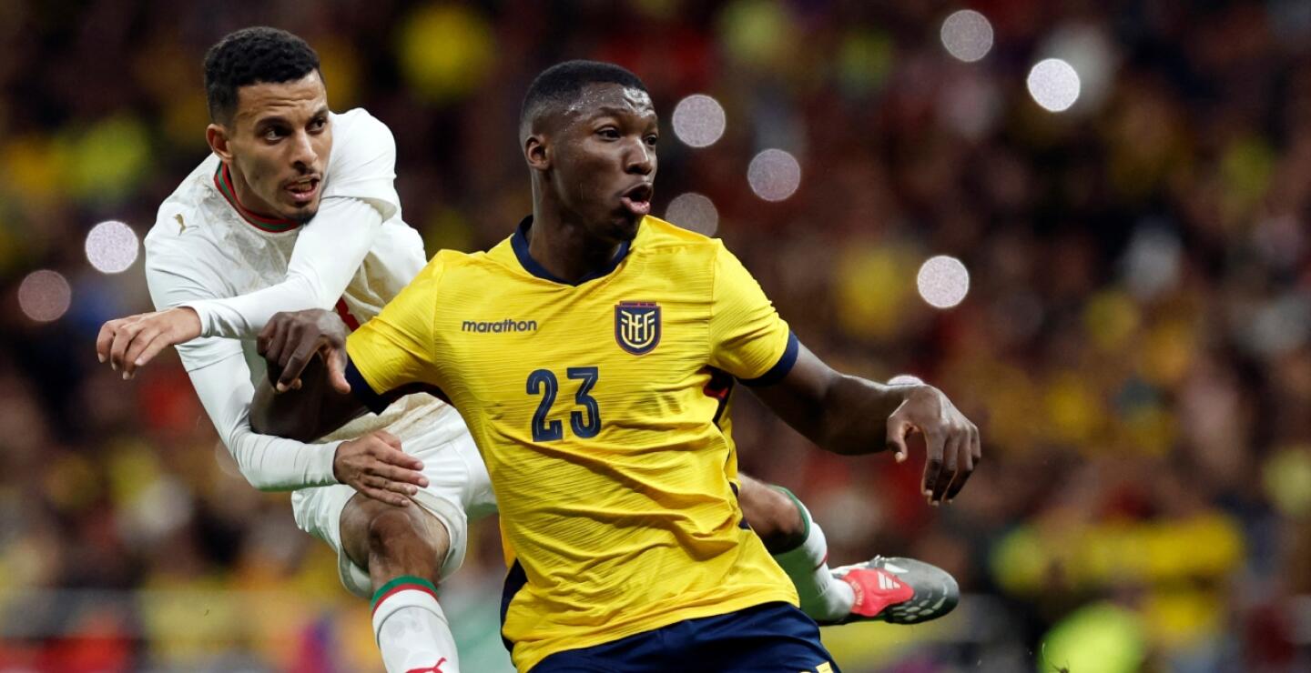 Acción de juego entre Ecuador y Marruecos en duelo de preparación.