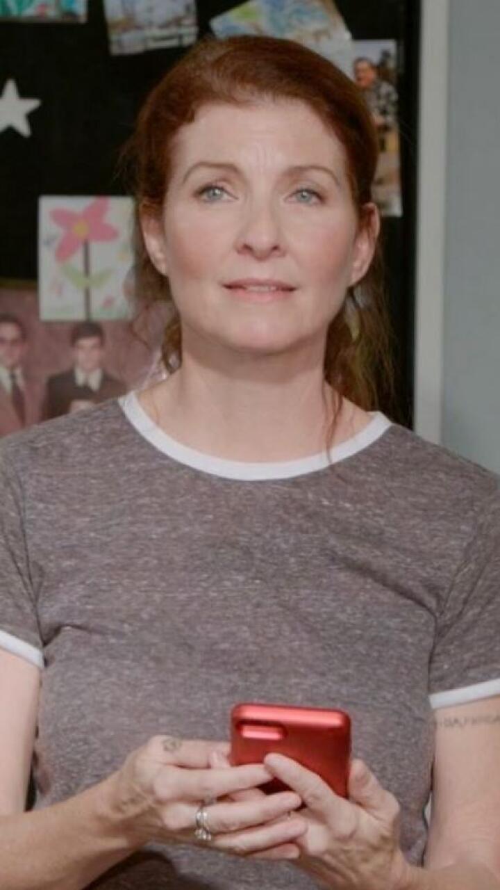 Mujer de 55 años dice tener 13 porque nació en año bisiesto: “Puedo ser joven para siempre”