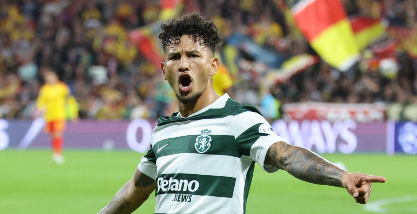 Luis Javier Suárez celebra un gol con Sporting Lisboa en duelo contra Lens por la Champions League. 