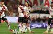 Juan Fernando Quintero y Miguel Borja con River Plate en juego contra Deportico Riestra. 