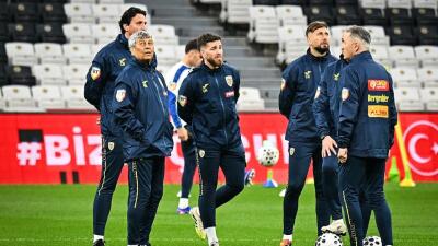 Mircea Lucescu, DT de Rumania, en uno de los entrenamientos.