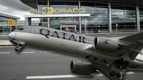 Aeropuerto El Dorado junto a un avión de Qatar Airways