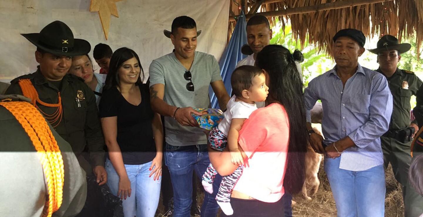 La familia Miranda Hernández fue la encargada de organizar esta noble iniciativa que alegró la Navidad de 200 niños de la ladera de Cali.