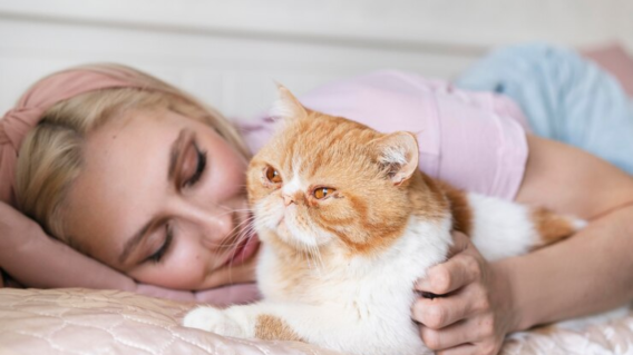 Dormir con gato Dormir con gato