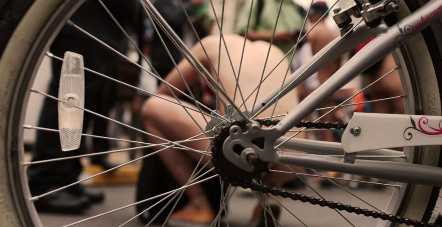 "Nos estamos dando cuenta de que por usar el carro tanto existe la contaminación. Entonces, si usamos la bicicleta, estos índices de contaminación van a bajar", expresó otro ciudadano.