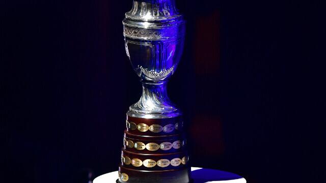 332768_trofeocopaamerica_250619afpe.jpg