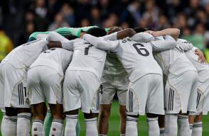 Jugadores del Real Madrid en la previa del juego contra Levante por la Liga de España. 