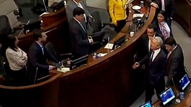 Agarrón entre Álvaro Uribe y Carlos Fernando Galán en pleno Congreso