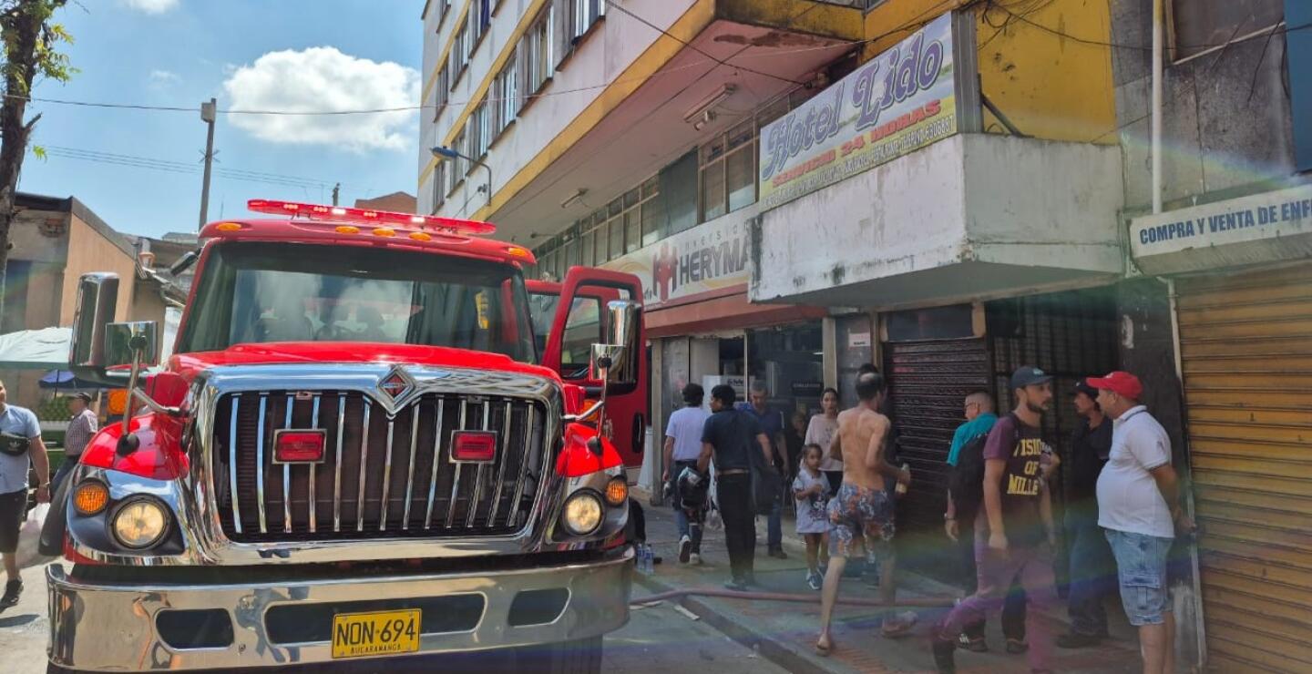 Incendio en hotel del centro de Bucaramanga.jpg