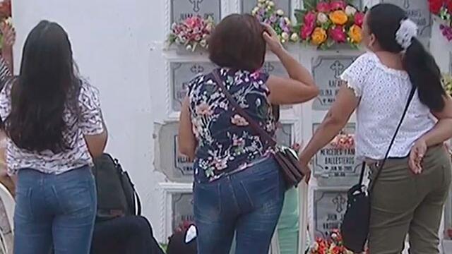 Visitar a los muertos el 2 de noviembre, una tradición familiar en Barranquilla