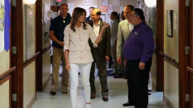 Melania Trump se reúne sorpresivamente con niños inmigrantes en la frontera con México