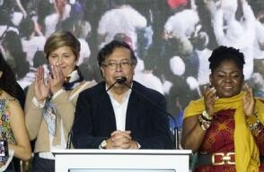 Gustavo Petro en la celebración de su campaña tras elecciones de primera vuelta 