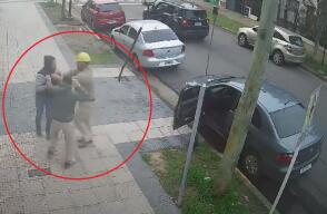 Video: obreros capturan a un ladrón que se iba a llevar un carro