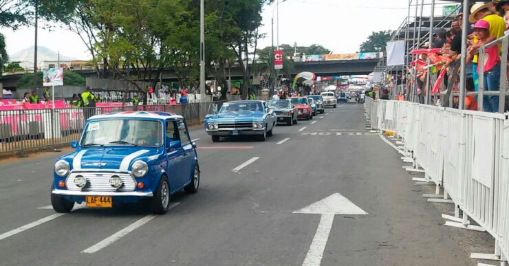 13-autos-antiguos-feria-de-cali-2015.jpg